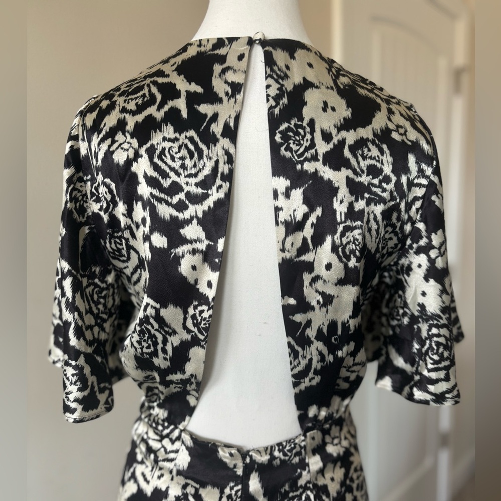 TOPSHOP Flutter Sleeve Open Back Satin Dress. Size 2. Black Cream Floral Print - Picture 6 of 13